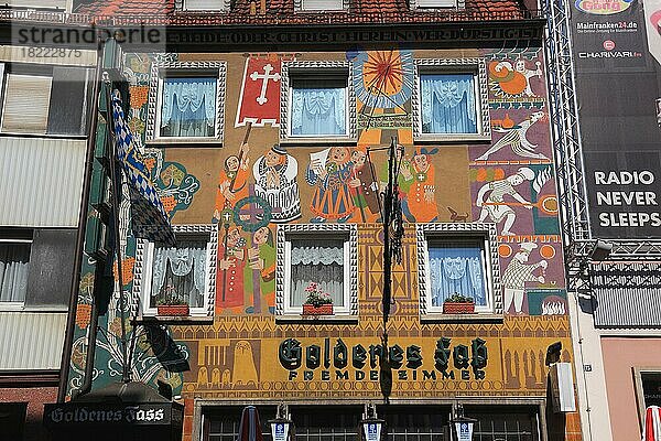 In der Altstadt von Würzburg  Fassade des Hotels Goldenes Fass  Würzburg  Unterfranken  Bayern  Deutschland  Europa