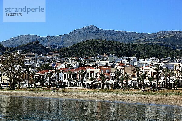 Der Stadtstrand der Hafenstadt Rethymno  Kreta  Griechenland  Europa