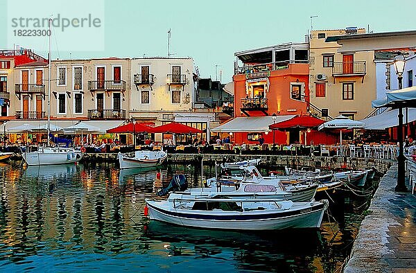 Hafenstadt Rethymno  Abendstimmung am Venezianischen Hafen  Kreta  Griechenland  Europa