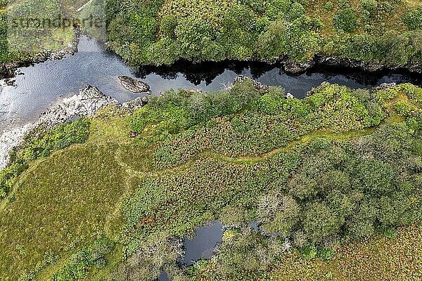 Luftaufnahme  Flusslauf und Ufer  Ebbe  Glen Coe  Schottland  Großbritannien  Europa