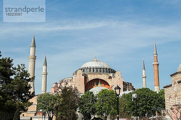 Hagia Sophia in Istanbul  das weltberühmte Bauwerk der byzantinischen Architektur
