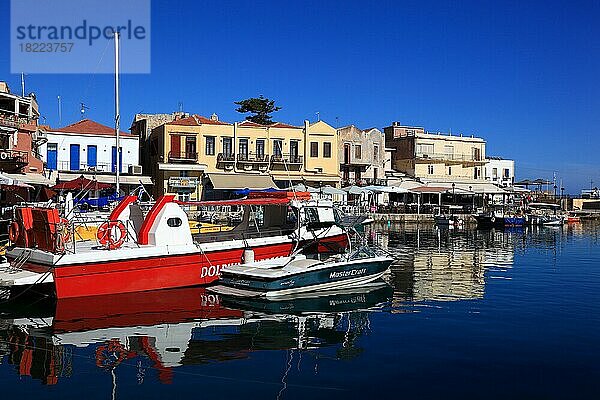 Hafenstadt Rethymno  Boote im venezianischen Hafen  Kreta  Griechenland  Europa