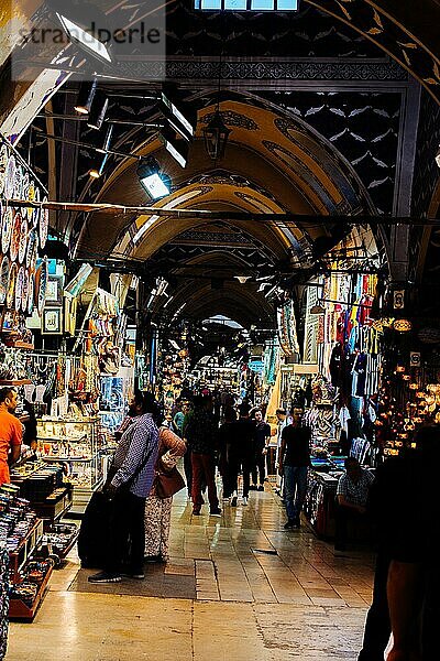 Der Große Basar in Istanbul ist einer der größten und ältesten überdachten Märkte der Welt