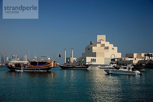 Museum für islamische Kunst  Doha  gilt als bedeutenstes Museum für islamische Kunst in Arabien  Wahrzeichen der Stadt Doha  Qatar  Katar  Asien