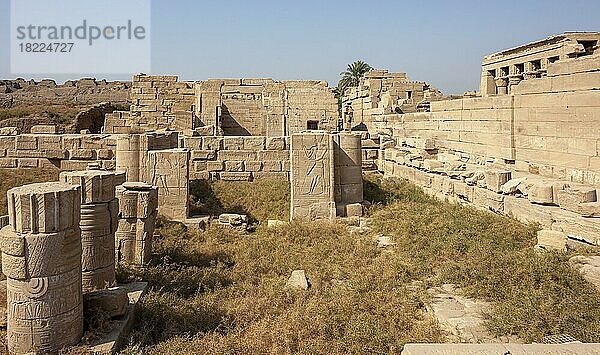 Ruinen  christliche Basilika  Hathor-Tempel  Dendera  Qina  Ägypten  Afrika