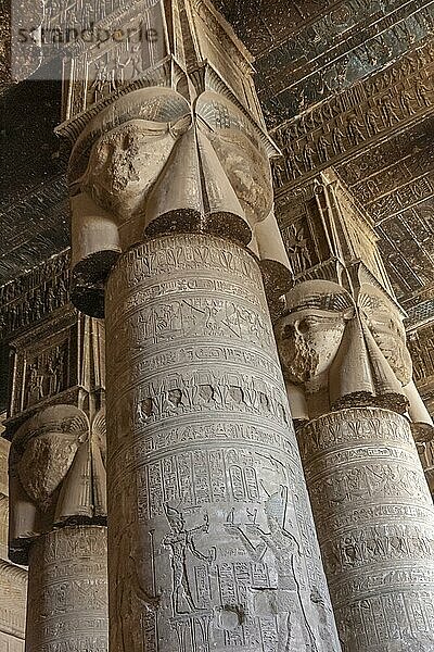 Säulen und Hallendecke  grosse Vorhalle Pronaos  Hathor-Tempel  Dendera  Qina  Ägypten  Afrika