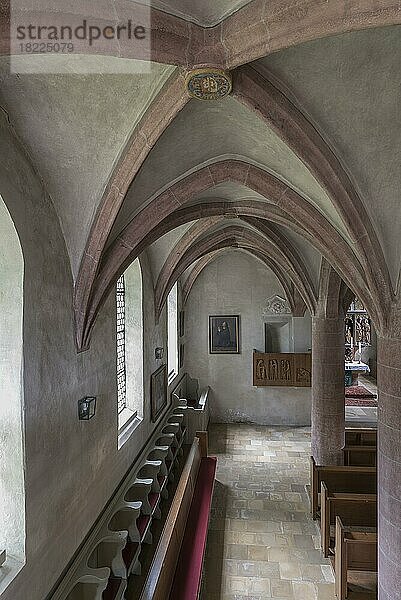 Seitenschiff der spätgotischen Hallenkirche von 1488  St. Egidien  Beerbach  Mittelfranken  Bayern  Deutschland  Europa