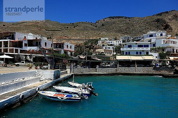 Chora Sfakion ist ein Küstenort im Süden der Insel Kreta mit kleinem Hafen am Libyschen Meer  Kreta  Griechenland  Europa