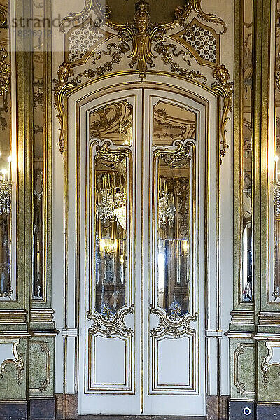 Portugal  Lissabon  geschlossene Tür im Königspalast