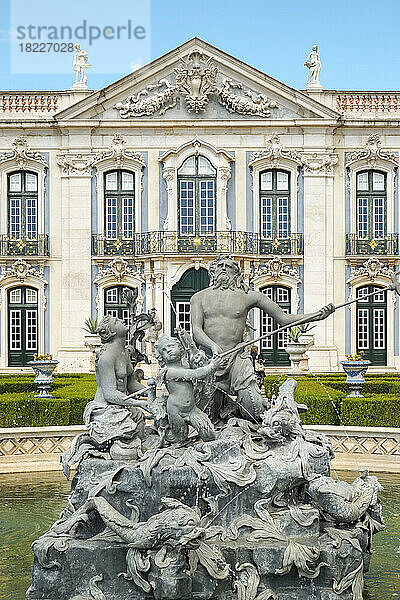 Portugal  Lissabon  Brunnen im Innenhof des Königspalastes