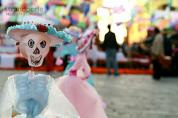 Mexiko  San Miguel de Allende  Skelettdekoration zum Tag der Toten