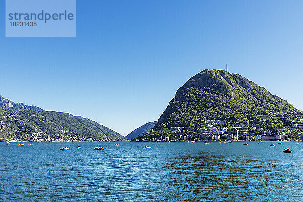Schweiz  Kanton Tessin  Lugano  Blick auf den Luganersee mit dem Monte San Salvatore im Hintergrund
