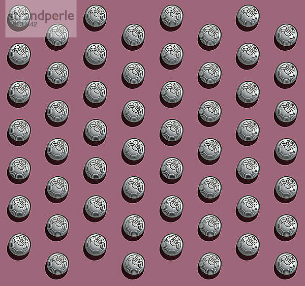 Muster aus Reihen flach gelegter Dosen vor violettem Hintergrund