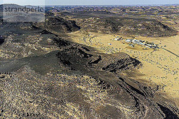 Saudi-Arabien  Provinz Najran  Najran  Luftaufnahme der Hügel rund um die archäologische Stätte Bir Hima
