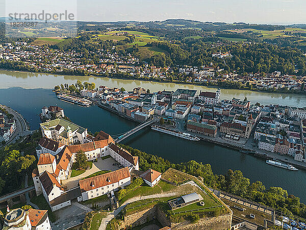 Deutschland  Bayern  Passau  Luftaufnahme der Festung Veste Oberhaus und der umliegenden Altstadt