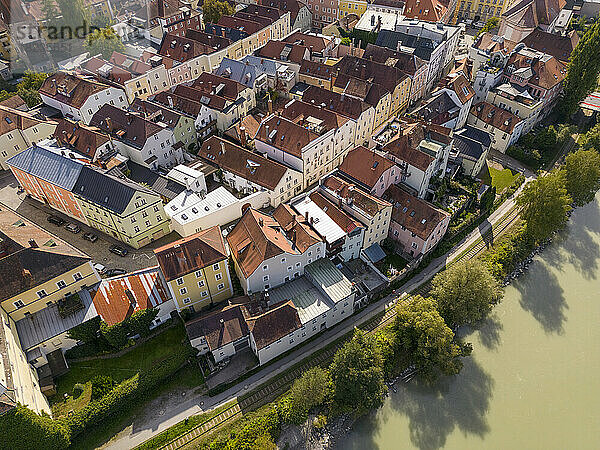 Deutschland  Bayern  Passau  Luftaufnahme der Altstadtgebäude im Sommer