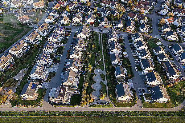 Deutschland  Baden-Württemberg  Waiblingen  Luftaufnahme von Vorstadthäusern im neuen modernen Entwicklungsgebiet