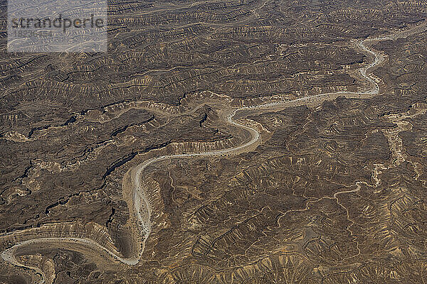 Oman  Gouvernement Dhofar  Luftaufnahme einer gewundenen Schlucht in der Wüste Rub al Khali