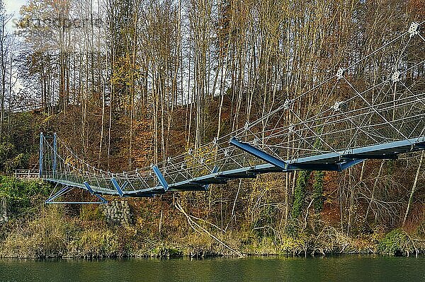 Hängebrücke über der Iller bei Fischers nahe Altusried  Allgäu  Bayern  Deutschland  Europa