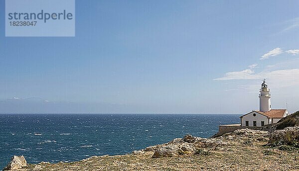Leuchtturm Far de Capdepera  Steilküste  Cala Rajada  Mallorca  Balearen  Spanien  Europa