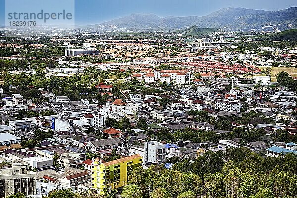 Blick über Phuket Town  gesehen vom Khao Rang Hill  Phuket  Thailand  Asien