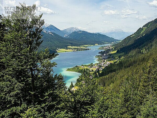 Ausblick auf den Weißensee  Kärnten. Österreich