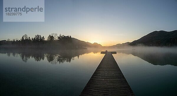 Morgenstimmung bei Sonnenaufgang  Steg am Fuschlsee  bei Fuschl am See  Salzkammergut  Salzburger Land  Land Salzburg  Österreich  Europa