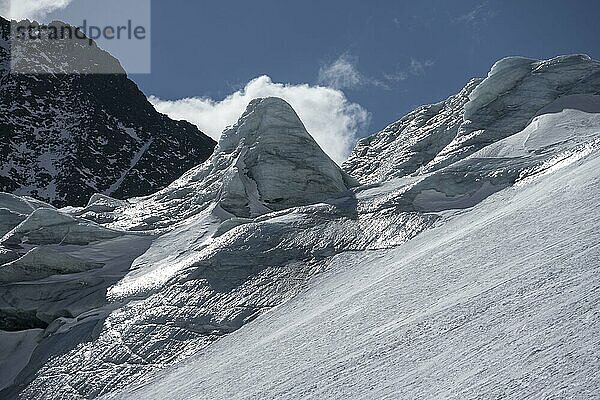 Alpeiner Ferner  Eis am Gletscher im Winter  Neustift im Stubaital  Tirol  Österreich  Europa