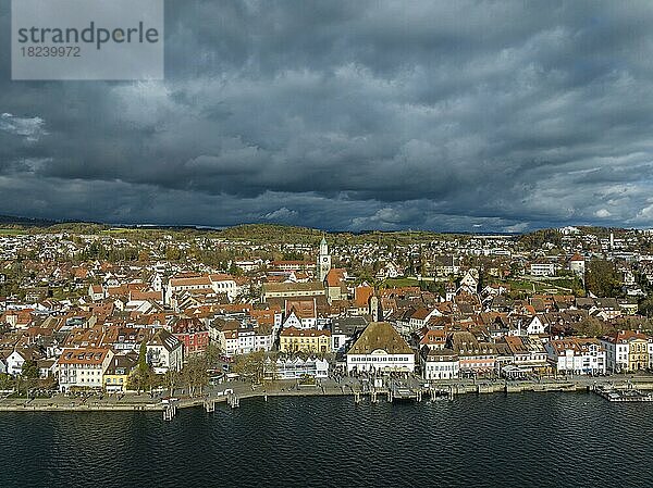 Luftbild von Überlingen am Bodensee  mit Altstadt und Seepromenade  Bodenseekreis  Baden-Württemberg  Deutschland  Europa