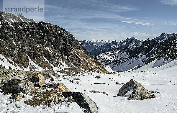 Berge im Winter mit Schnee  Stubaier Alpen  Tirol  Österreich  Europa