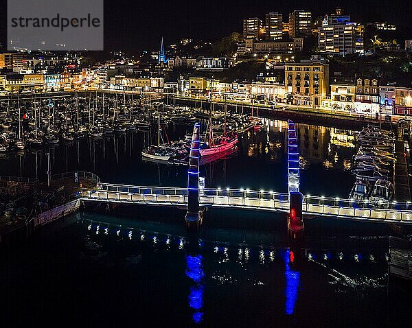 Nacht über Torquay Marina von einer Drohne aus  Torquay  Devon  England  Großbritannien  Europa