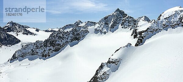 Alpenpanorama  Vorderer Wilder Turm  Hochgebirge mit Gletscher Lisener Ferner  Berge im Winter mit Schnee  Luftaufnahme  Stubaier Alpen  Tirol  Österreich  Europa