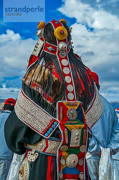Traditionell gekleidete Frauen auf dem Fest der Stämme in Gerze  Westtibet