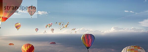 Viele Heißluftballons fliegen über den Wolken zum Horizont