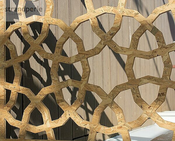 Osmanisch-türkische Kunst mit geometrischen Mustern auf Holz
