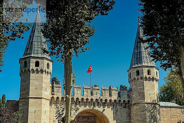 Das Tor des Topkapi-Palastes in Istanbul  in der Ansicht