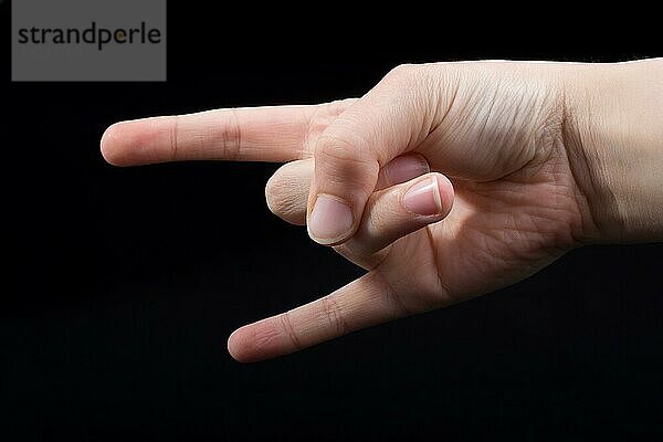 Felszeichen Geste Hände mit Zeige- und kleinem Finger nach oben in Form von Hörnern