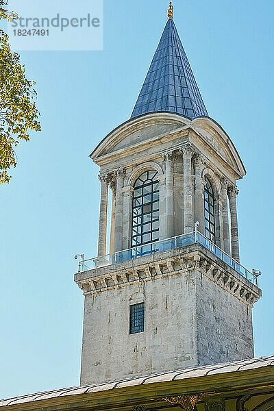 Turm des Topkapi-Palastes in Istanbul  Türkei  Asien