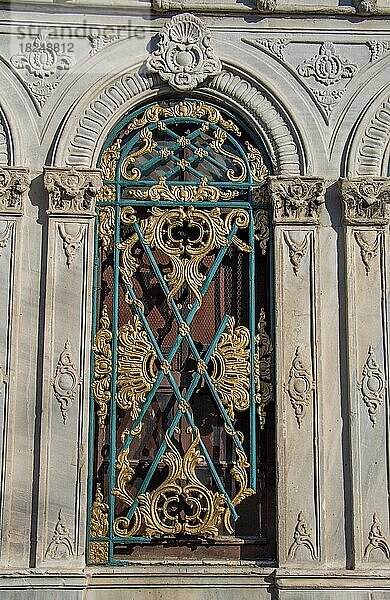 Alte Fenster Architektur aus der osmanischen Zeit In Istanbul