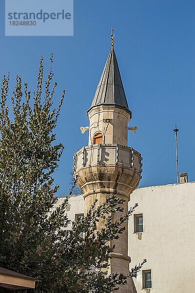 Minarett aus Stein in osmanischer Zeit Moscheen in Sicht