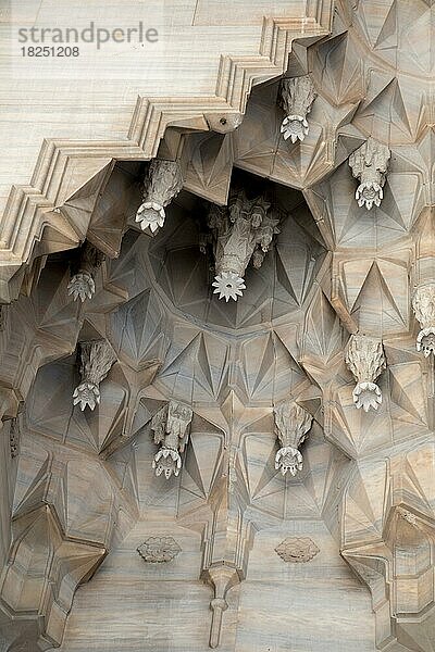 Osmanische Marmorschnitzkunst im Detail
