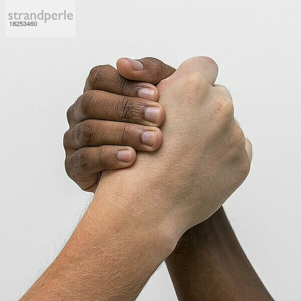 Multiracial Hände kommen zusammen 1  Auflösung und hohe Qualität schönes Foto