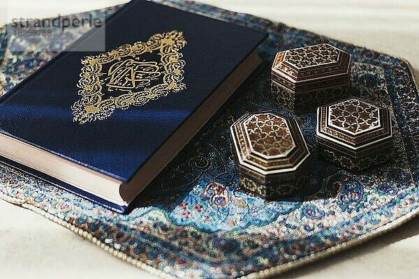 Ramadan Konzept mit Koran  Auflösung und hohe Qualität schönes Foto