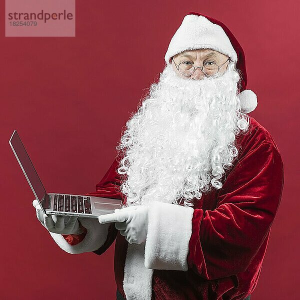 Weihnachtsmann Brille mit Laptop. Auflösung und hohe Qualität schönes Foto