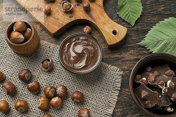 Draufsicht köstliche Haselnuss-Schokolade 1. Auflösung und hohe Qualität schönes Foto