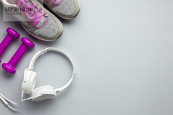 Draufsicht rosa Sport Attribute mit Kopfhörer. Auflösung und hohe Qualität schönes Foto