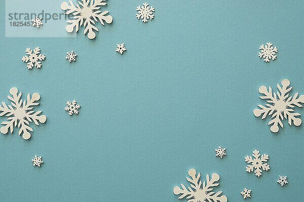 Draufsicht minimalistische weiße Schneeflocken. Auflösung und hohe Qualität schönes Foto