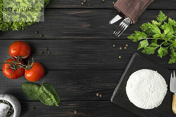 Draufsicht Tomaten mit Spinat Besteck. Auflösung und hohe Qualität schönes Foto