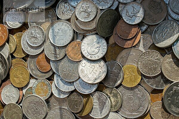 Sammlungen von Altmetallmünzen verschiedener Währungen