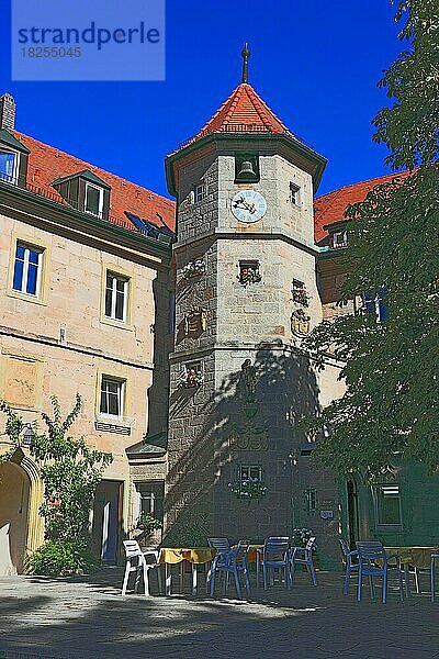 Schloss Schwansee auf dem Schwanberg  Rödelsee  Landkreis Kitzingen  Unterfranken  Bayern  Deutschland  Europa